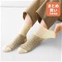 ぐ～んと伸びるから、履くのも履かせるのもラクと好評です。<br>ベージュ系 着用例