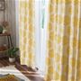 イエロー系<br>あたたかみのある花サークルが可愛い、1級遮光カーテンです。