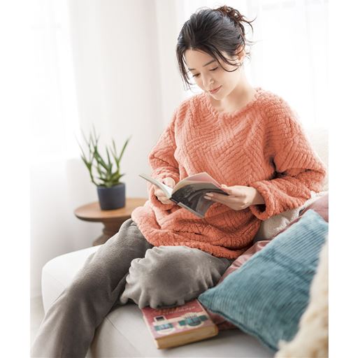 ミストオレンジ(パンツ:グレージュ)