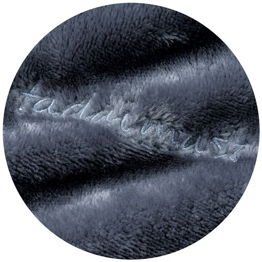 ポケットには「ただいま」のワンポイント刺しゅう。