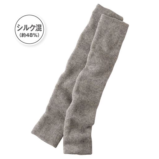 グレー