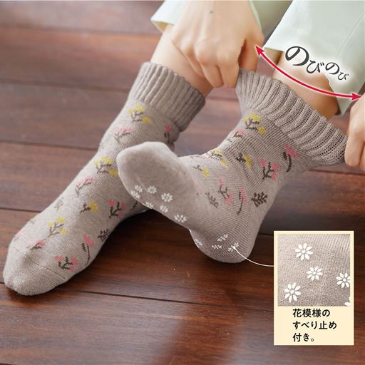 履き口は伸縮性がよく履きやすい仕様です。