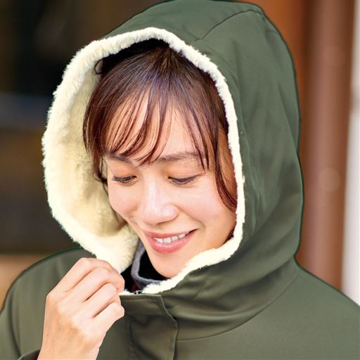 フードは首元を閉じればしっかり防寒