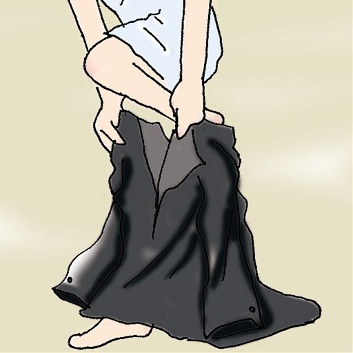 ファスナーが大きく開くので足元から着脱できてラク