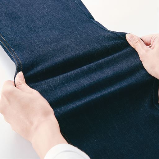 ほどよい伸縮性で動きやすい 程よい伸縮性があり、元に戻る力も強いのでひざが出にくい