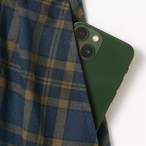 スマホもすっぽり♪便利な両脇ポケットつき