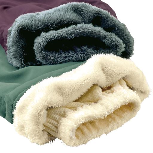 ぬくもり続く裏シャギー 裏面は毛足の長いシャギー素材で裾を2重構造に。内側はゴム入りで冷気の侵入をシャットアウト