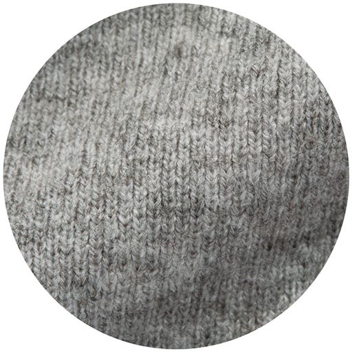 ライトグレーは甘すぎない杢調素材