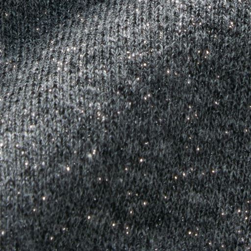 チャコールグレー ベーシックカラーにさりげないラメを煌めかせた、華やかな裏毛プルオーバー。裾のスリットが動きやすく、着心地ラク。