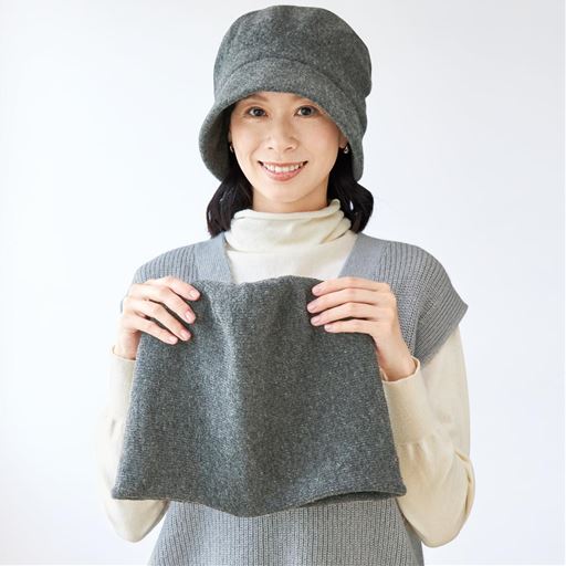 圧縮すると バスク帽子とは バスク地方で生まれたウールの糸を編み立てて作る帽子。編み上げた後、熱や洗いを加えて圧縮し、ひとつひとつ金型に入れて成型しています。※圧縮後のものが商品となります。※OC-1528を着用しています。