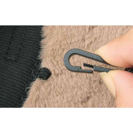 フック仕様だから不要なときは簡単に外せます