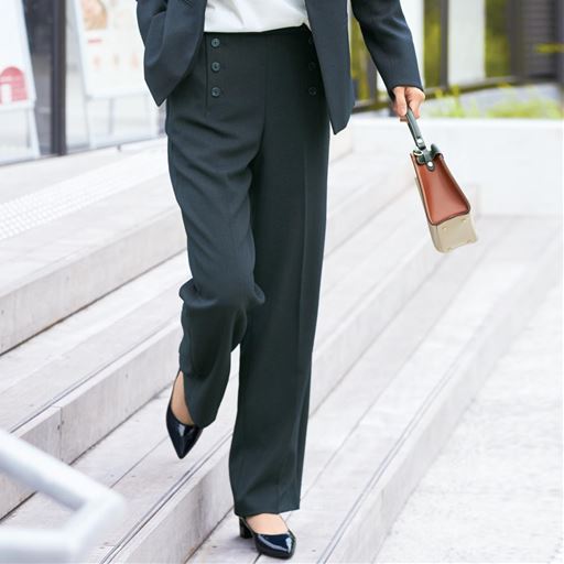 ボタンデザインパンツ