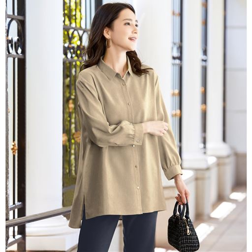 ラクロンメタル調ボタンブラウス