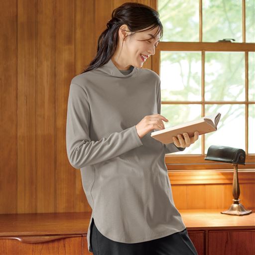 ラウンドヘムタートルネック長袖Tシャツ(綿100%・洗濯機OK)