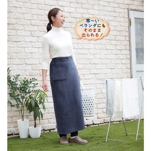 ベランダや庭にもそのまま出られます。<br>ネイビー着用例