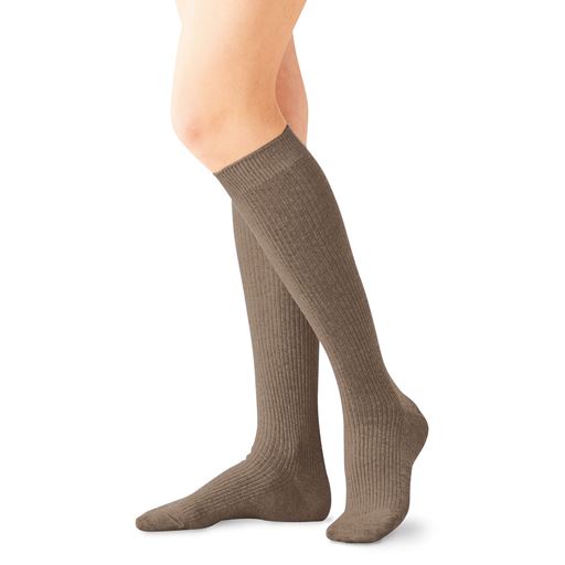 【シリーズ累計販売セット数91万セット突破!(2025年6月末現在)】ハイソックス丈リブソックス・同色もしくは色違いセット3足組 ソフトブラウン 着用例