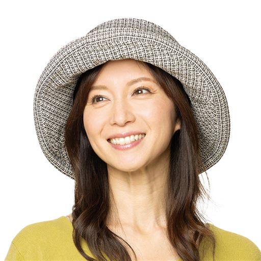 ブラック <br>耳あてを収納して着用可能
