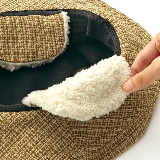 耳あてを使わないときは内側に折りたたんで着用可能。