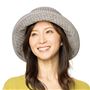 ブラック <br>耳あてを収納して着用可能
