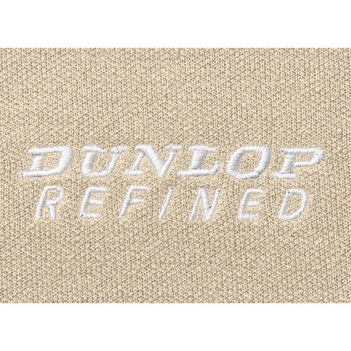 ベージュ 胸元にブランドロゴ刺しゅう入り