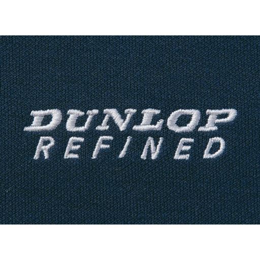 ネイビー 胸元にはブランドロゴ刺しゅう入り