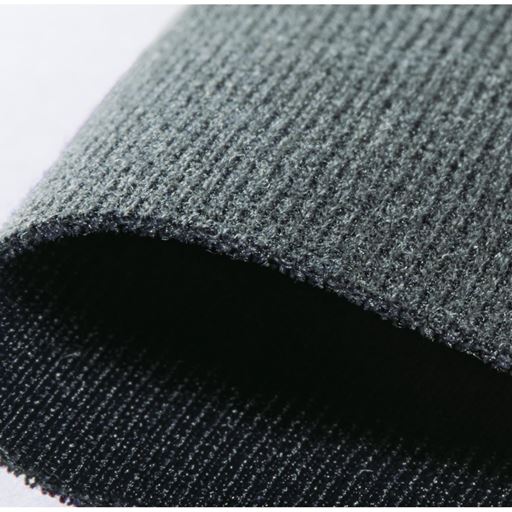 空気の層を含む立体的な構造で暖か。伸びやかで動きやすく、ハリのあるしっとりした肌触り。