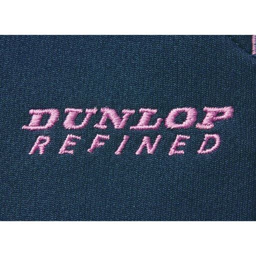 左脚にブランドロゴ刺しゅう入り