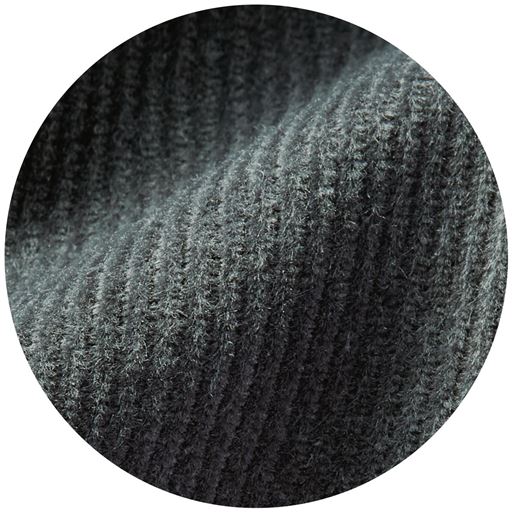 上品な印象の細コーデュロイ素材