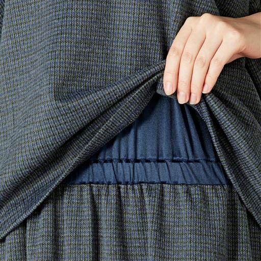 ブラウスとスカートが繋がっているからサッと着られる