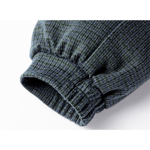 たくし上げやすい袖口内側ゴム