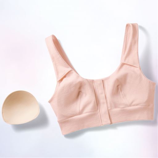 肌側 (1)パッドがとび出しにくい 伸縮性のあるポケット口なのでダレずにキレイ。(2)フラットな縫い目 肌側の縫い目をできるだけフラットにし、あたりにくく工夫。(3)肌側にボタンがあたらない ボタンが肌に触れないよう綿素材でくるんだ仕様。できるだけ凹凸をなくし、やさしい着け心地に。