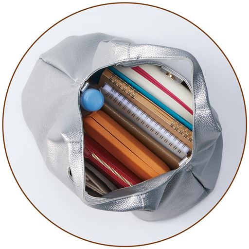 ガバッ 見た目以上の収納力 マチが広く収納力抜群