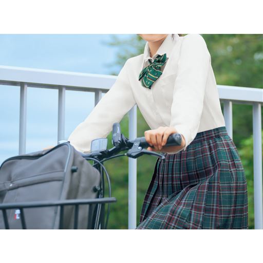 ホワイト<br>モデル身長:160cm Mサイズ着用