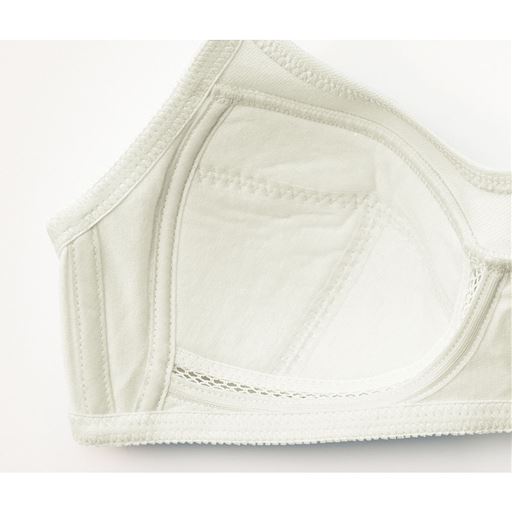 カップ裏<br>額縁タイプでバストが揺れにくい&小さく見える♪