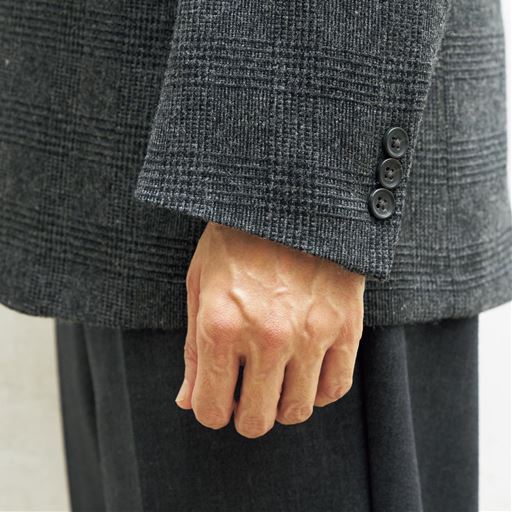 通常品 「身幅に合わせると袖が長い」…この悩みを解決するため、袖丈を短めに仕立てました。