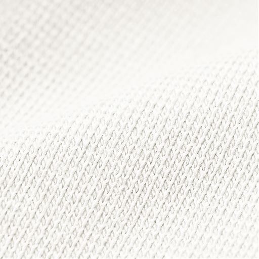 上身部分は吸汗速乾の綿混素材。