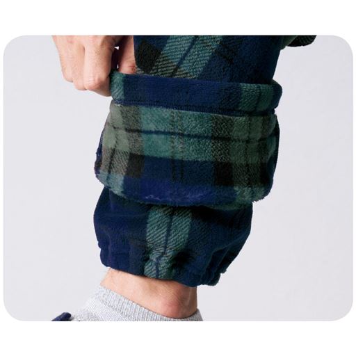 裾もゴム仕様の2重仕立てで冷気を防ぎます。