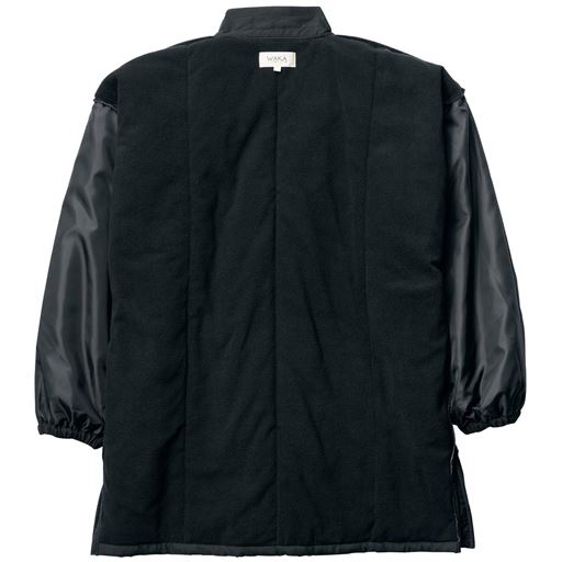 肌側フリース付き 前身頃と背中、腰まわりの肌側はフリース素材で、冷えやすい部分も暖か。袖部分と太ももから下はすべりのよい裏地付き。