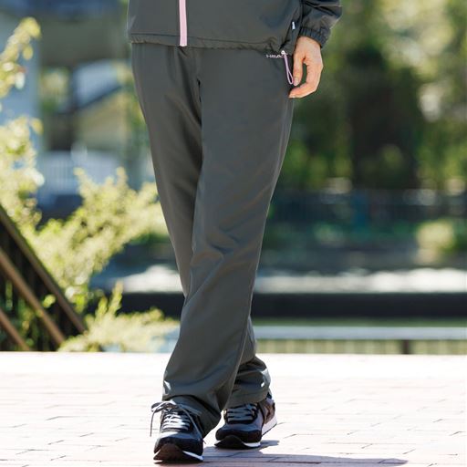 チャコールグレー