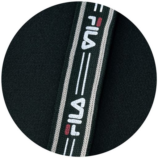 両サイドにはロゴ入りテープ