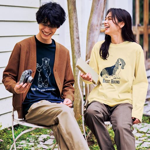 (左から)ネイビー、オフホワイト コーディネート例