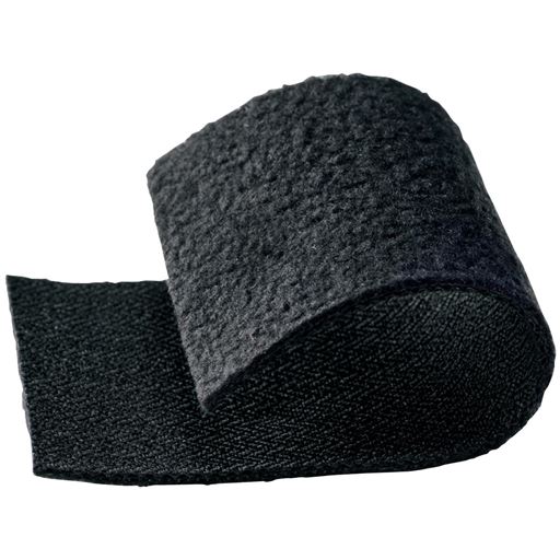 薄いフリースを裏面に貼り付けたボンディング加工で、もたつかず、軽いはき心地。