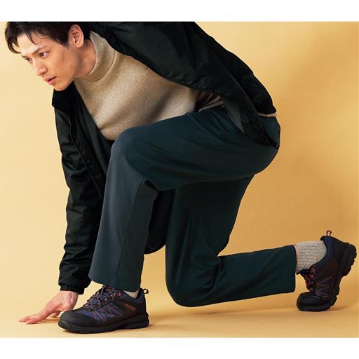 ダークグレー コーディネート例 ストレッチ性で快適に動ける