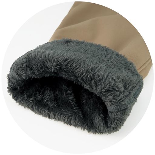 あったか裏ボアイージーパンツ ボリューム感ある裏ボアのぬくもりが魅力。表地がストレッチ素材、後ろゴムで動きやすく軽快。