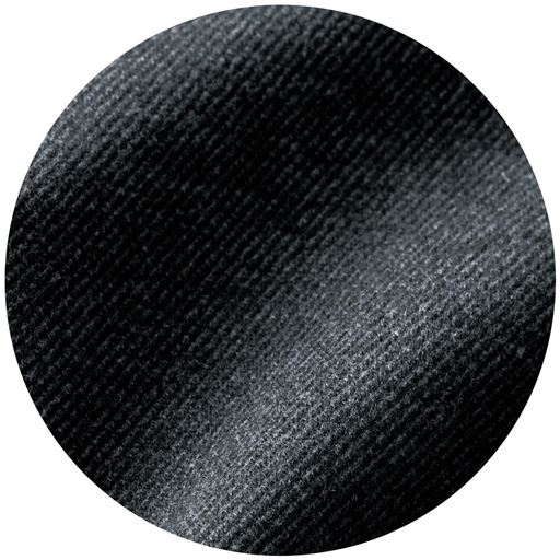 表面起毛のツイル素材がウール見えして上品な印象