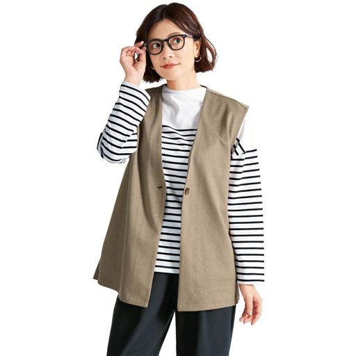 モカ ベストのみのコーディネート例