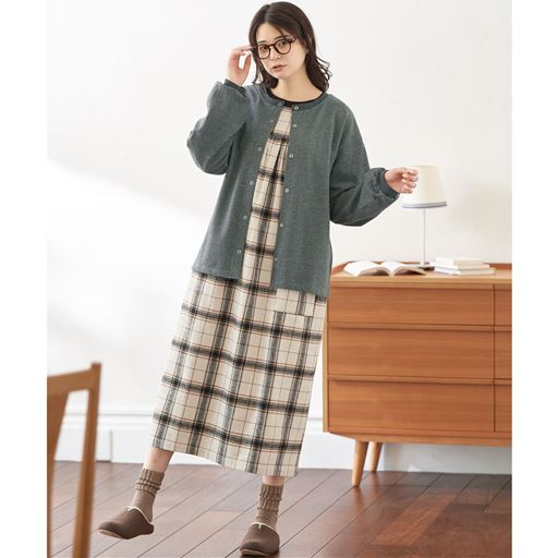 ベージュ系 ワンピース 着用例(カーディガン:NH-1205、ソックス:SL-762)