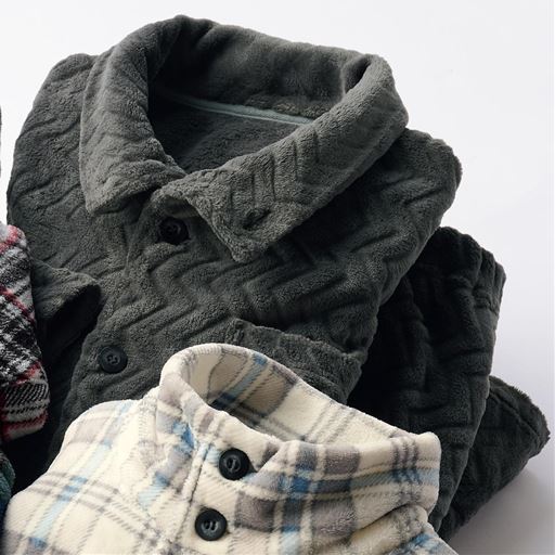 チャコールグレー