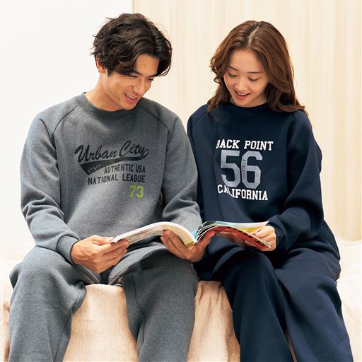 左から、グレー、ネイビーコーディネート例