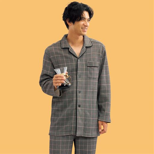 チャコールグレー コーディネート例